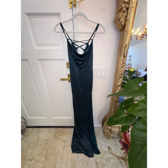 NEW City Vibe Green Sparkles Sleeveless Prom Gown Size M - Picture 1 of 8